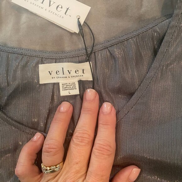 NWT Velvet by Graham and Spencer Agatha Silver Short Sleeve top - size Large - Picture 3 of 4